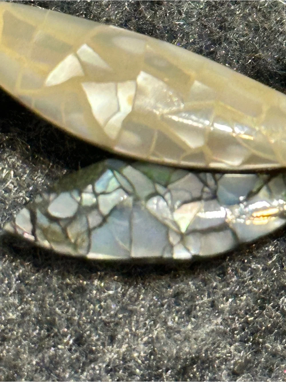 N/A metal brooch